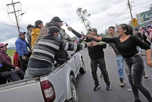 Miles de indígenas se acercan a Quito con pliego de 10 demandas
